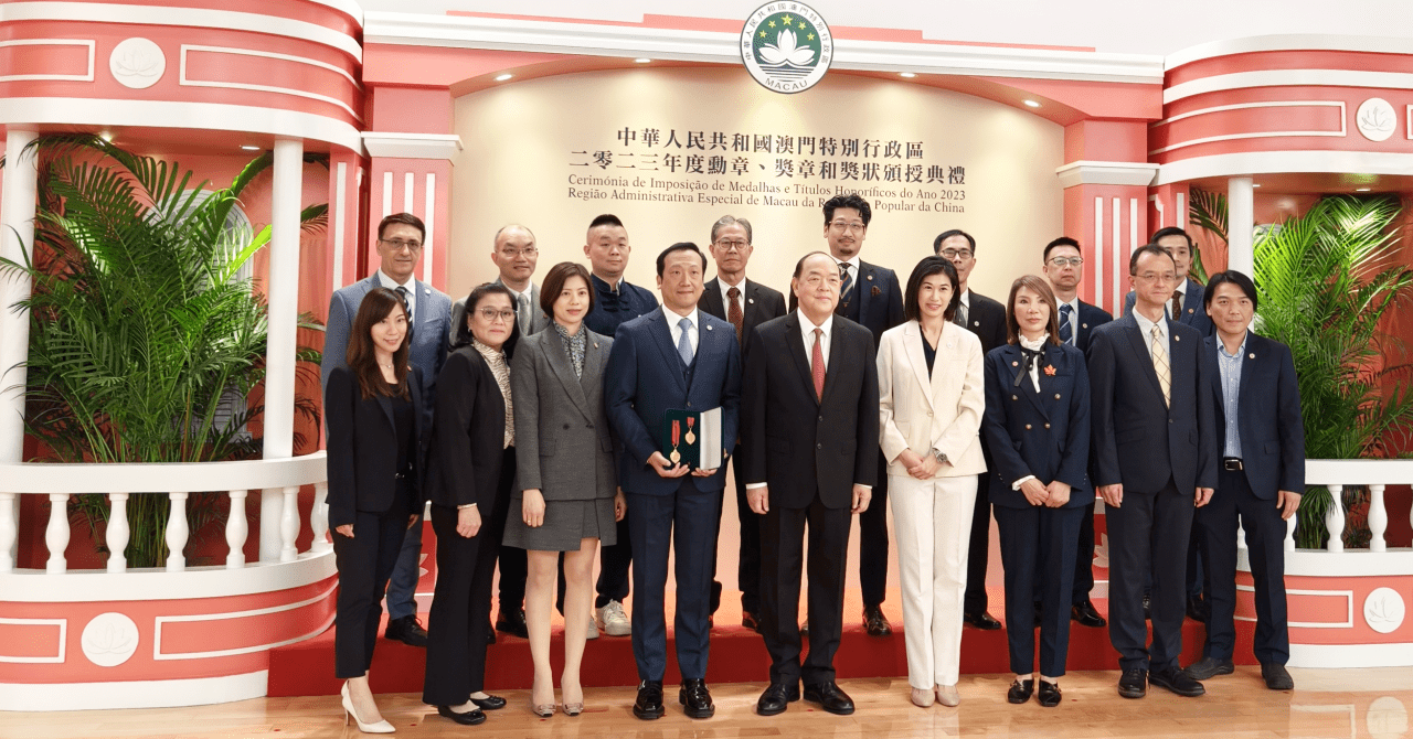 Hovione Macau awards the Medal of Merit from Macau Government at a ceremony | Hovione
